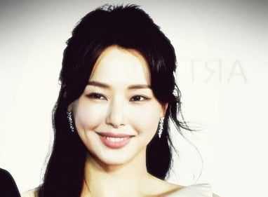 Honey Lee declares that she&#8217;s pregnant