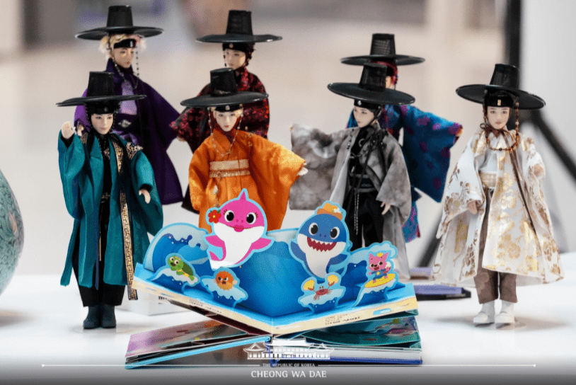BTS dolls show up in Blue House photographs today