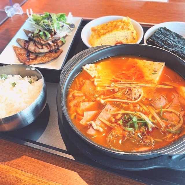 Hybe&#8217;s Lunchroom High quality