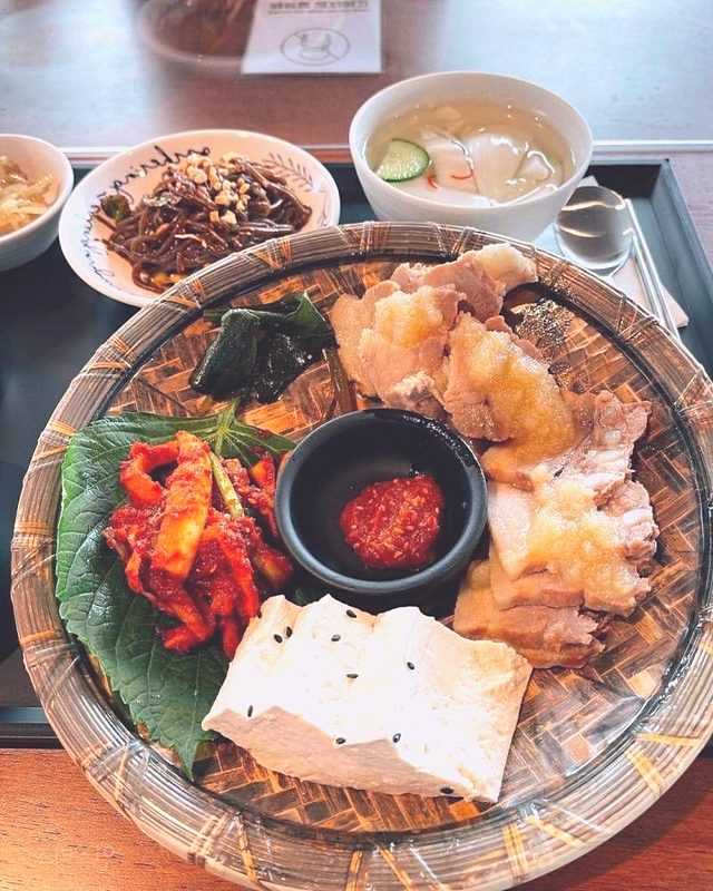 Hybe&#8217;s Lunchroom High quality