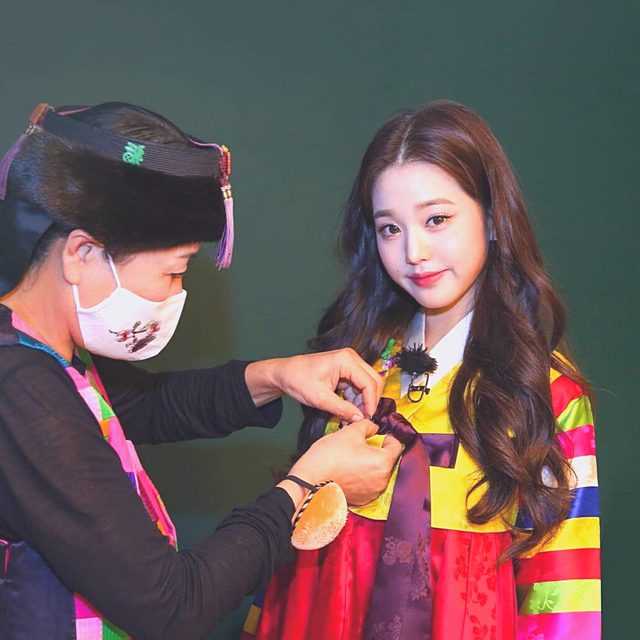 Jang Wonyoung dressed in hanbok and shocked netizens