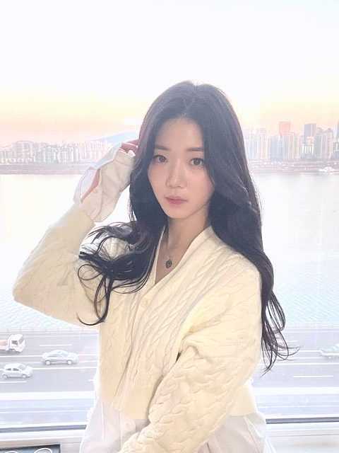 Single&#8217;s Inferno&#8217;s Shin Jiyeon to begin her official YouTube channel