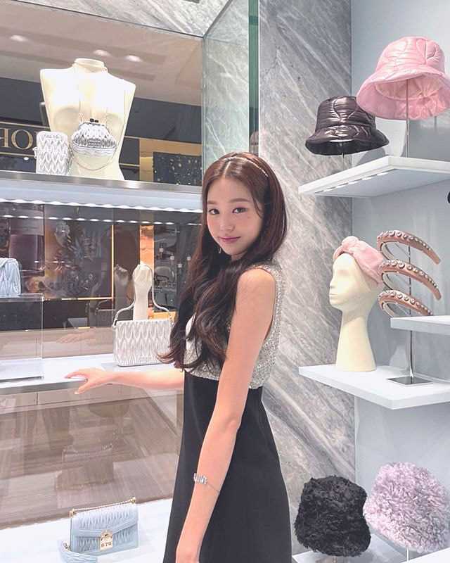 Three Korean entertainers selected by Italian fashion label &#8216;Miu Miu&#8217;
