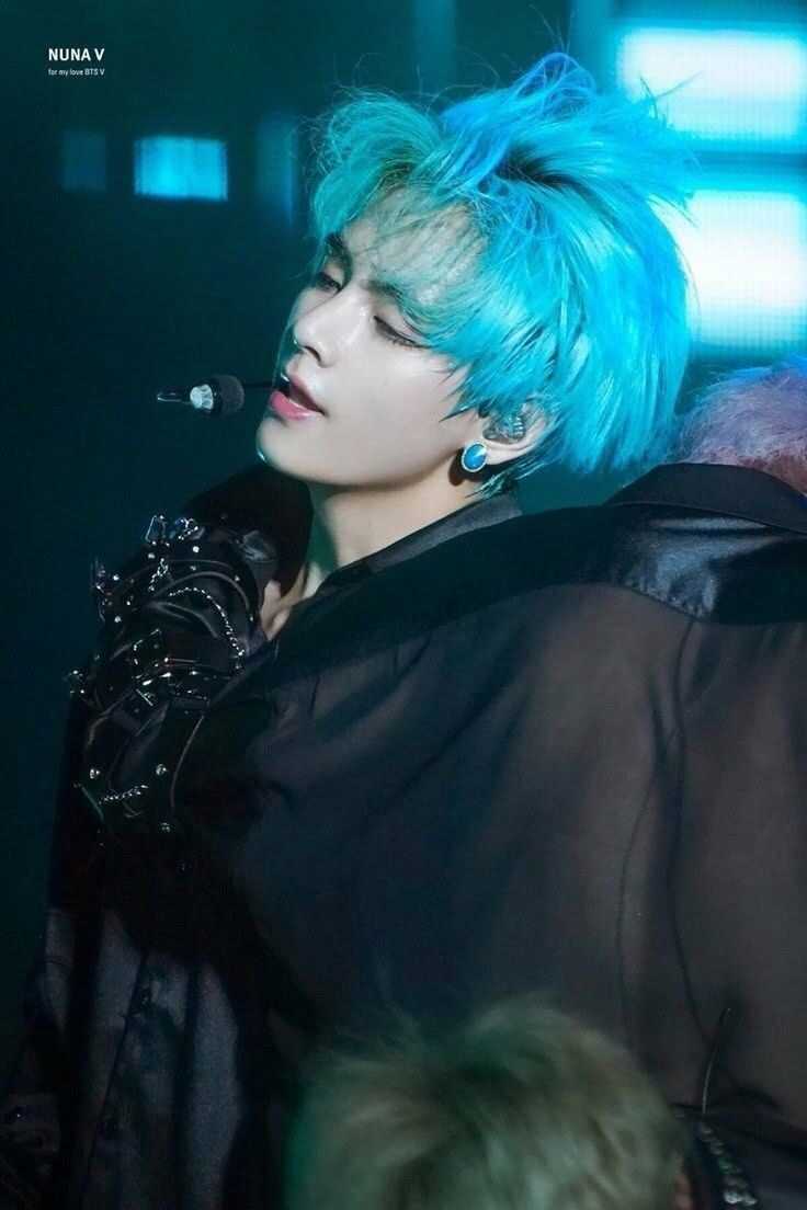 Who are the male artists that you respect due to their looks?