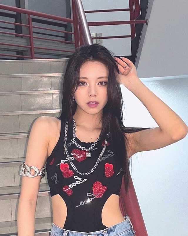 Netizens are interested about who is more well known with men? Yuna or Winter?