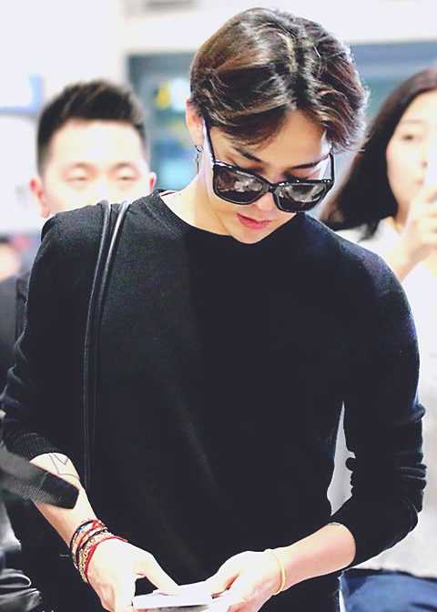 Am I the only one who loves skinny males?
