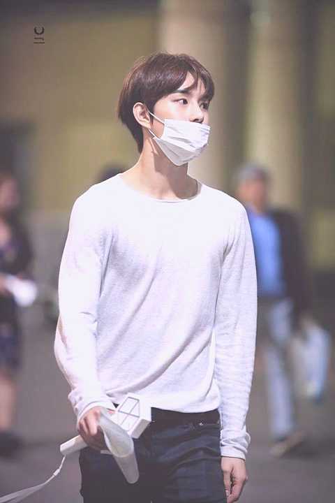 Am I the only one who loves skinny males?