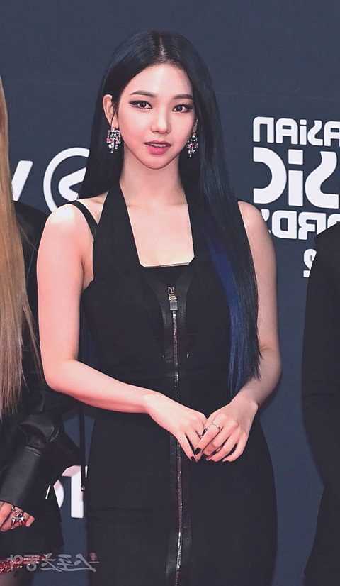 I don&#8217;t like how they apply Karina&#8217;s make-up