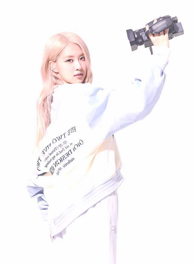 Internet users are in awe of BLACKPINK Rose&#8217;s 5252 photoshoot