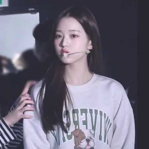 Jang wonyoung with light makeup  look so great!!