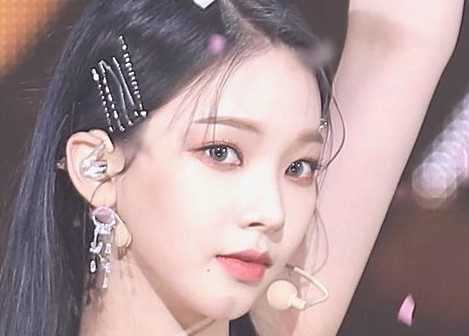 I don&#8217;t like how they apply Karina&#8217;s make-up