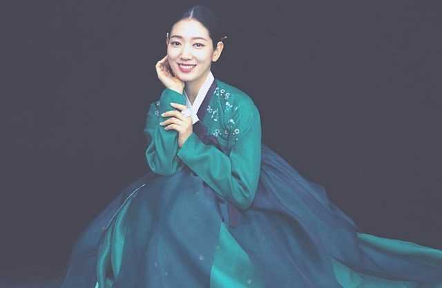 Park Shin Hye shared her Photo with Hanbok on Instagram