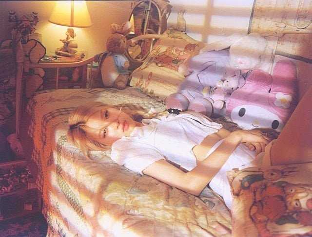 Rose had plastic surgery on her eyelids, did you know?