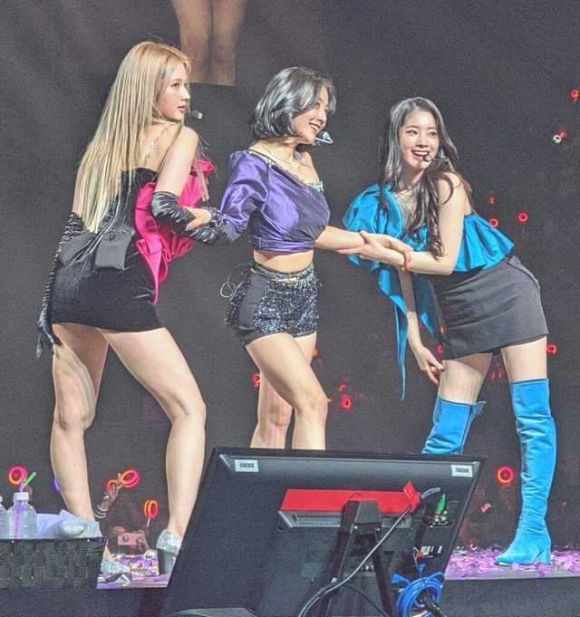 TWICE perform at US