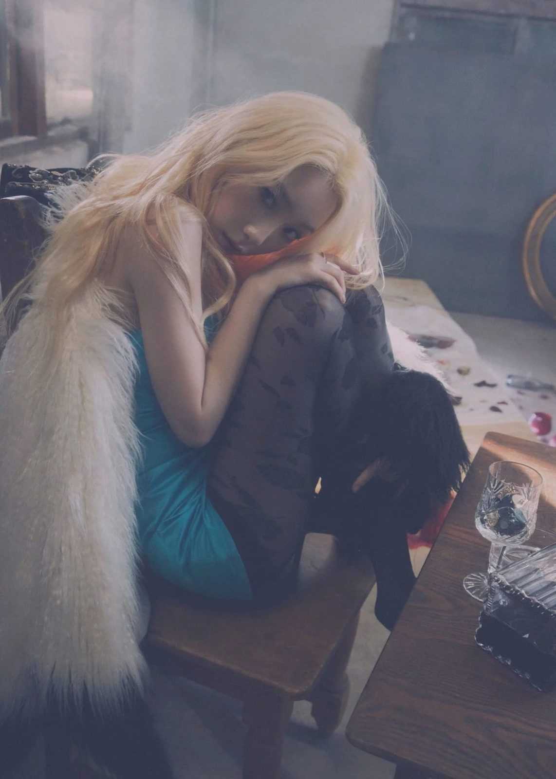 Teaser photos of Taeyeon&#8217;s &#8216;INVU&#8217;