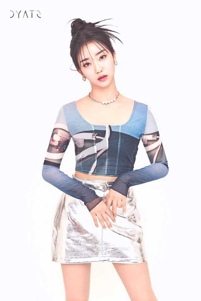 The return of STAYC&#8217;s teaser clothes receives mixed feedback by people
