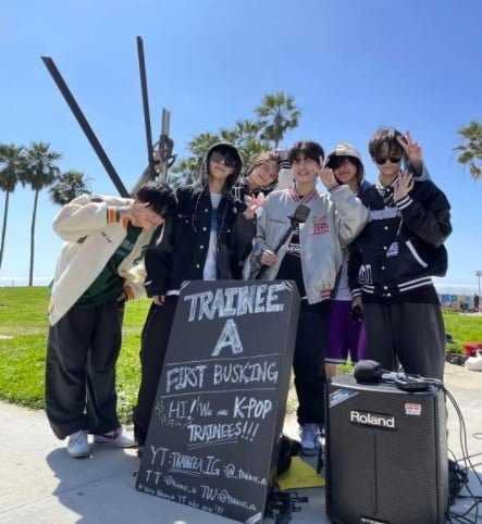 Big Hit&#8217;s new male group busking in the USA