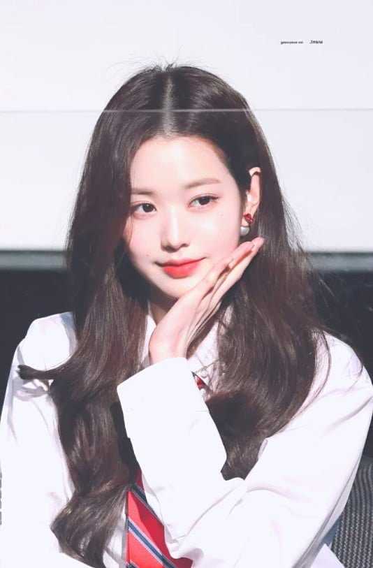 IVE Jang Wonyoung so gorgeous in photos of fansign