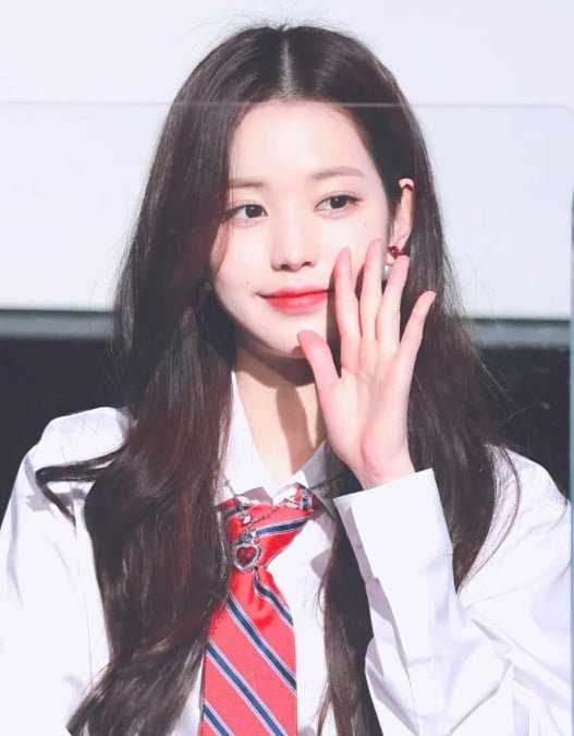 IVE Jang Wonyoung so gorgeous in photos of fansign