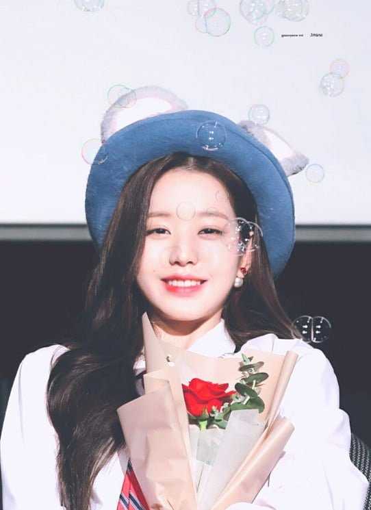 IVE Jang Wonyoung so gorgeous in photos of fansign