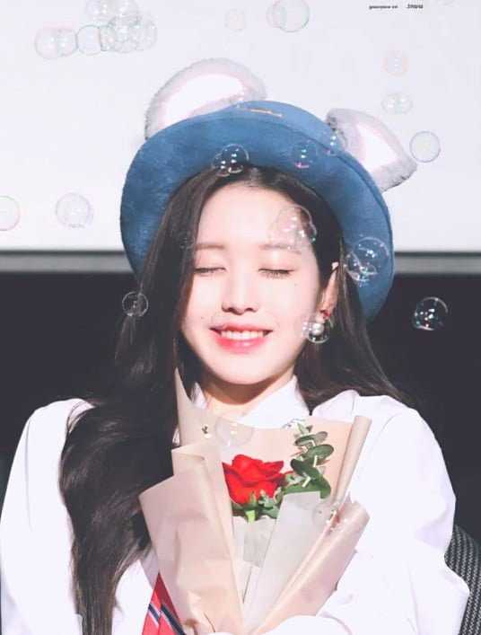 IVE Jang Wonyoung so gorgeous in photos of fansign