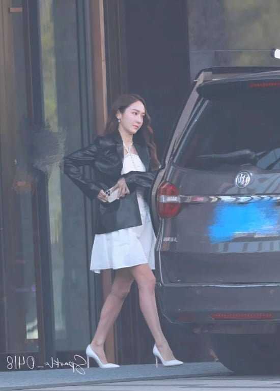 Jessica departs her hotel to attend the Chinese girl group&#8217;s survival performance recording