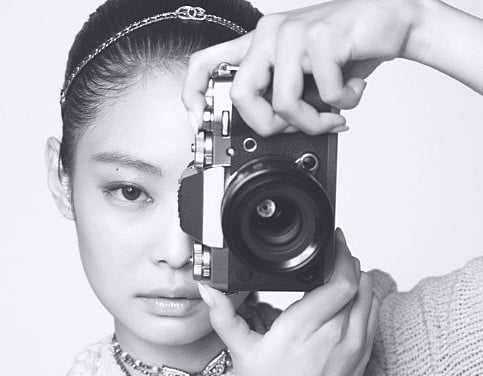 Netizens discuss whether Jang Wonyoung or Jennie have the most influence on teenagers