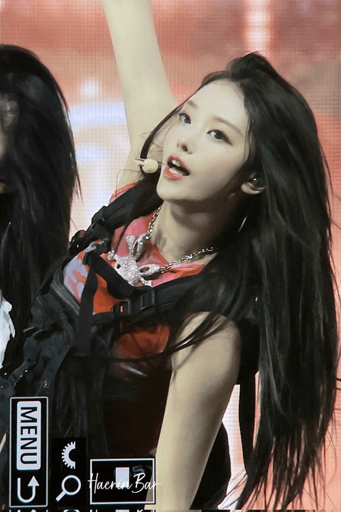 [PANN] Haerin&#8217;s looks on weverse were very crazy.