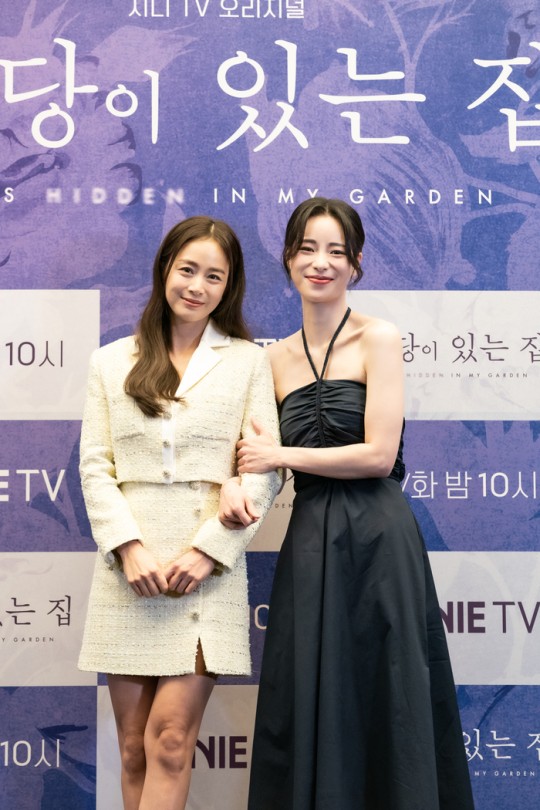 Im Ji Yeon talks about working with respected actresses like Song Hye Gyo and Kim Tae Hee