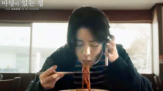 Restaurants named jajangmyeon menus ‘Husband Death Combo Set’ after Im Ji Yeon’s media appearance, causing some to complain that the name was confusing.