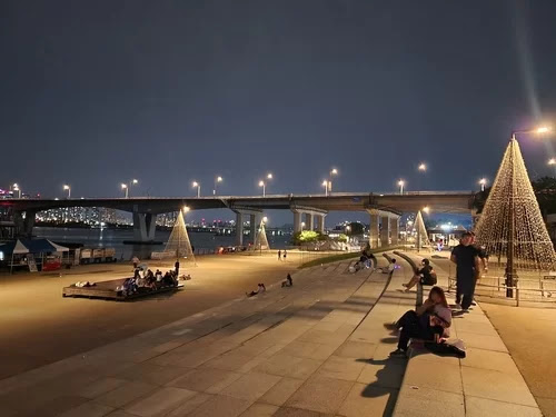 BTS fans praised the safe celebration of the 10th anniversary and the well-maintained park