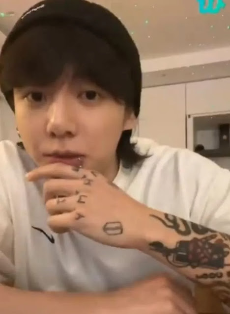 Jungkook apologizes to Armies for biting his lip