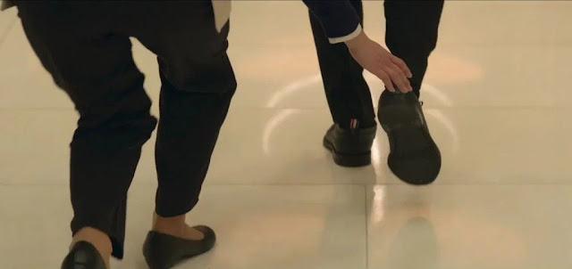 The Chaebol shoe scene in ‘Famous’ makes viewers laugh at its absurdity.