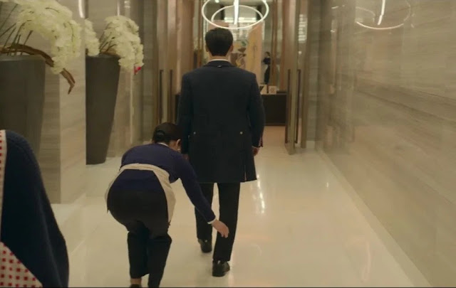 The Chaebol shoe scene in ‘Famous’ makes viewers laugh at its absurdity.