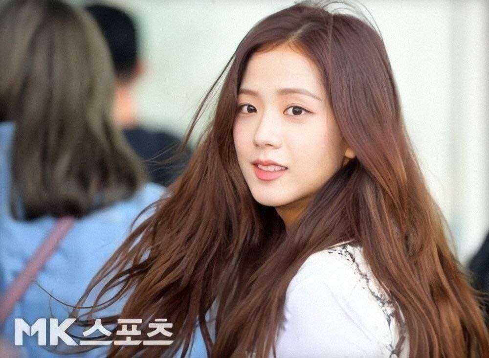 [PANN] Netizens Say BLACKPINK Jisoo Is The Goddess Of The Airport
