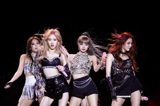 Vietnamese people call for Black Pink&#8217;s concert schedule for the South China Sea map