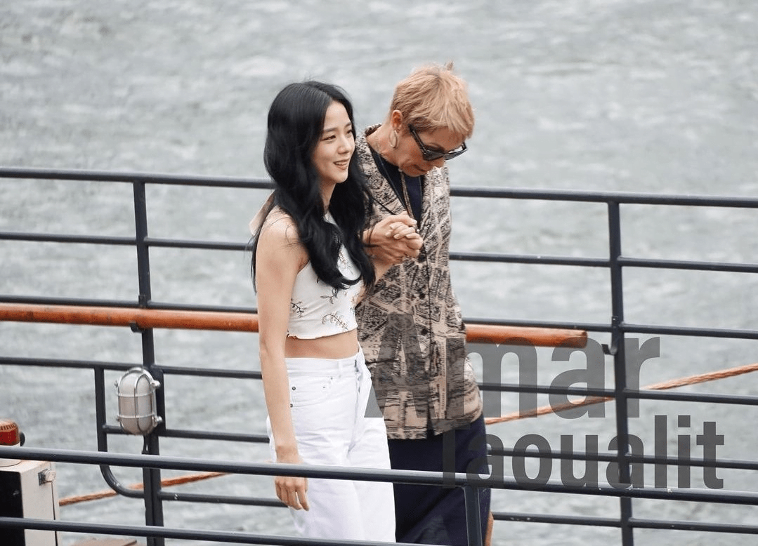 [PANN] Jisoo currently in Paris is crazy