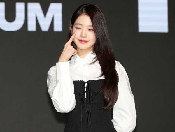 The old rumors about Jang Wonyoung going strong in his career despite serious injuries upset fans and inspired the media.