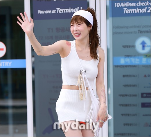 Hyuna performs at water bomb festival in Japan
